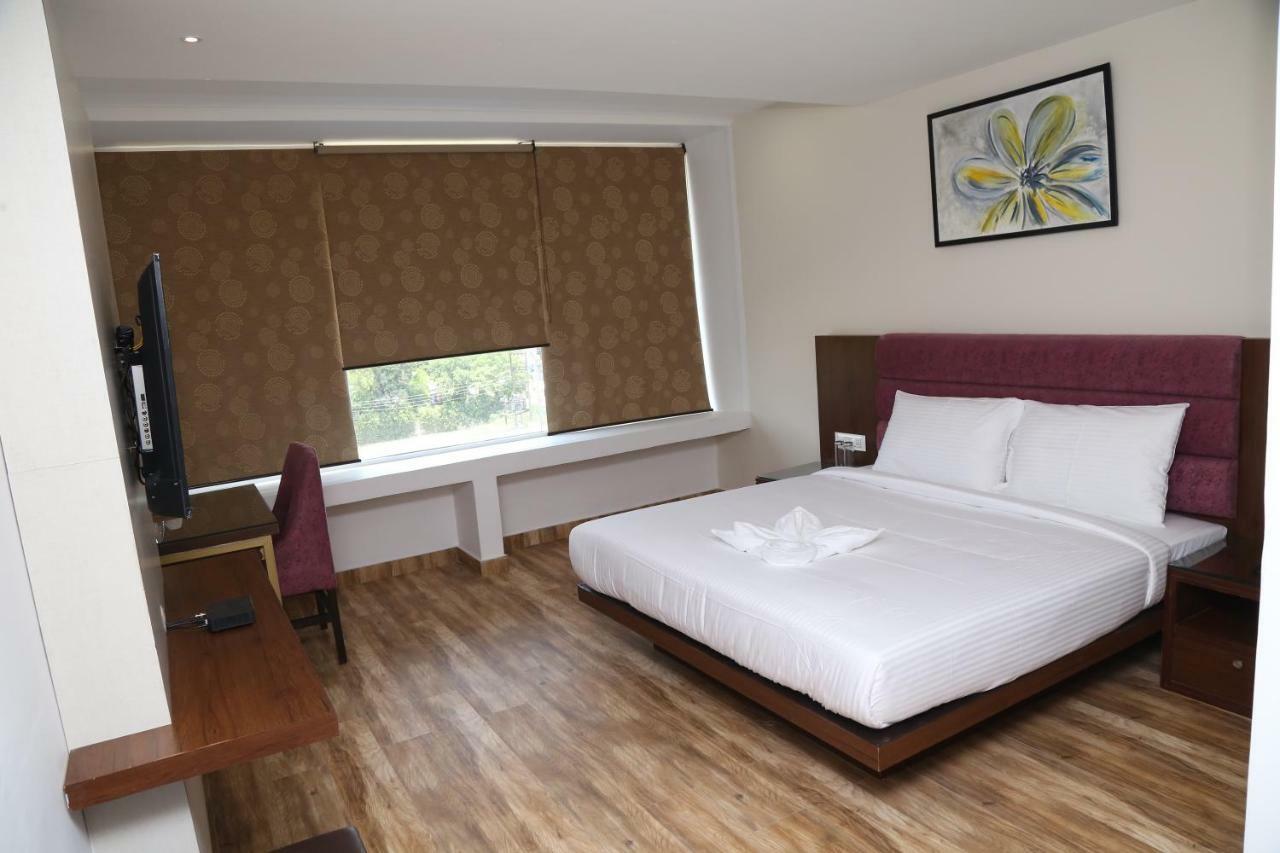 Hotel Ak Suites Patiāla Exteriér fotografie
